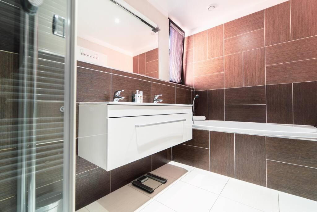 Prague Marina River View Apartment Close To City Centre Free Parking Εξωτερικό φωτογραφία