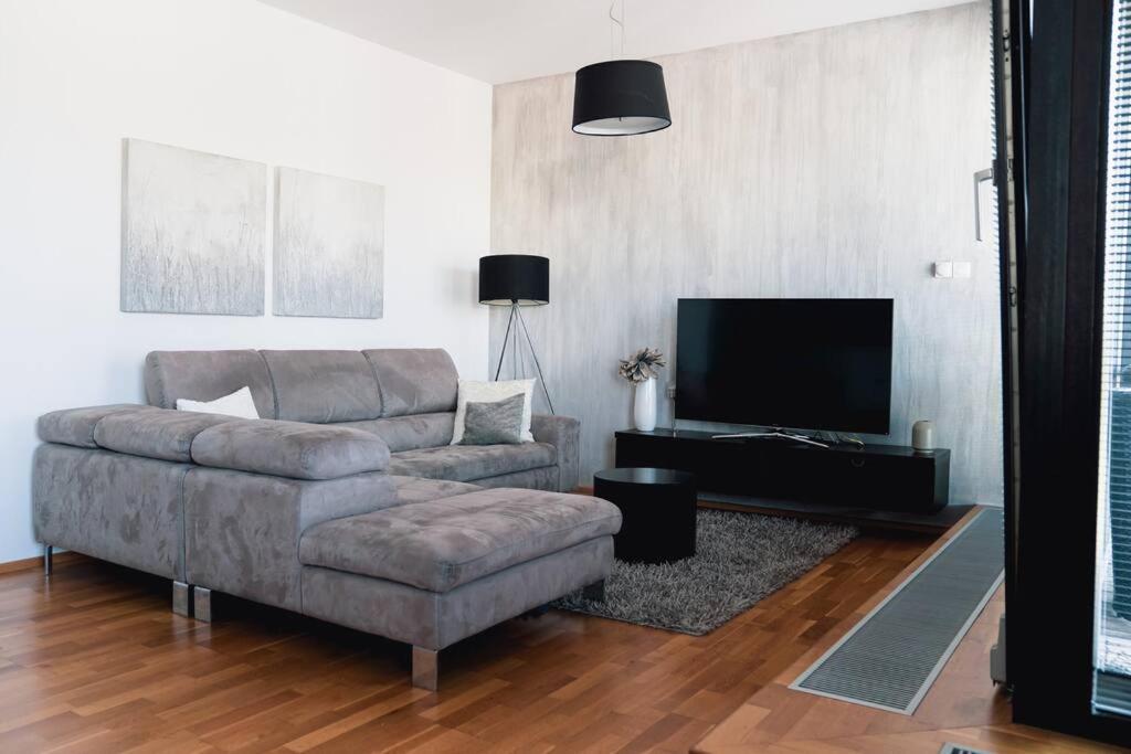 Prague Marina River View Apartment Close To City Centre Free Parking Εξωτερικό φωτογραφία