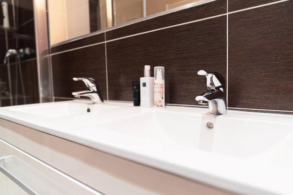 Prague Marina River View Apartment Close To City Centre Free Parking Εξωτερικό φωτογραφία